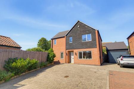 3 Stackyard Close WEB PH-11a.jpg
