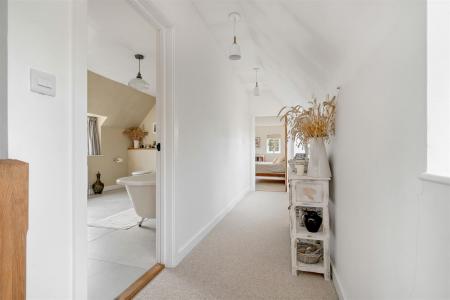 Watermill Cottage LR PH-113.jpg