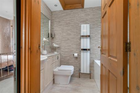 EN-SUITE SHOWER ROOM