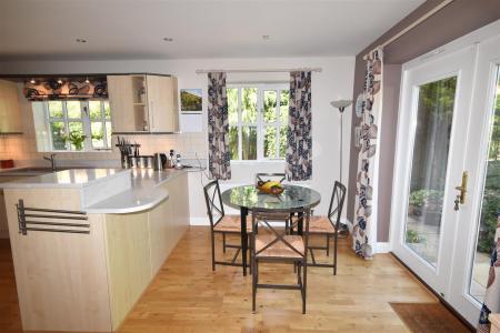 OPEN PLAN DINING KITCHEN