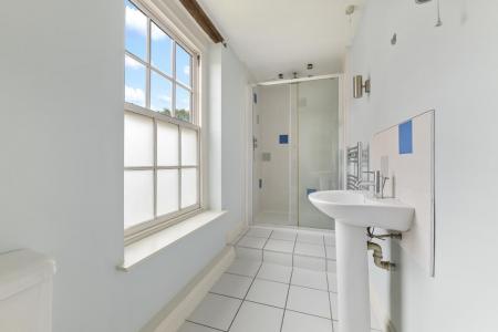 EN-SUITE SHOWEROOM