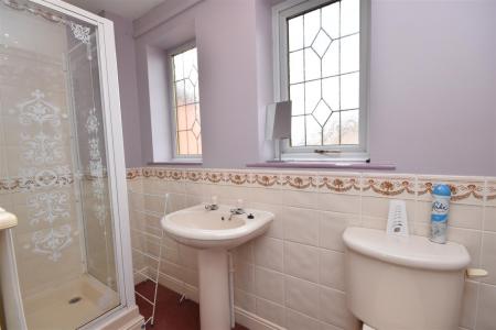 EN-SUITE SHOWER ROOM