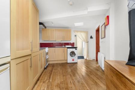 annexe (unit 1) - kitchen.jpg