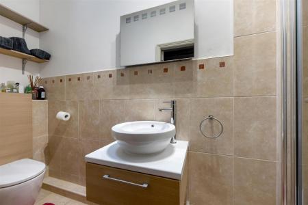 EN-SUITE SHOWER ROOM