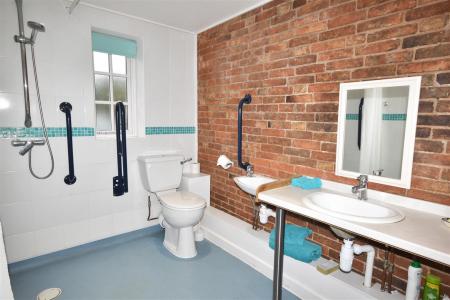 EN-SUITE SHOWER ROOM