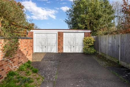 Double Garage - remove car.jpg