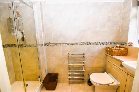 EN-SUITE SHOWER ROOM