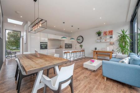 OPEN PLAN LIVING AND DINING KITCHEN