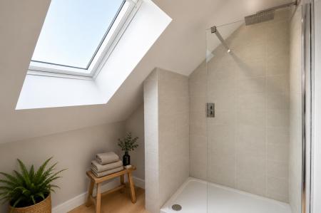 Plots 1, 2, 9 & 10 - Bathroom staged.png