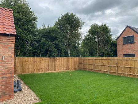 Plot 10 garden.jpg