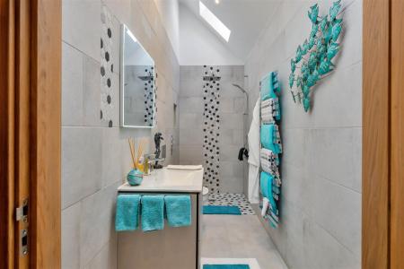 EN-SUITE WET ROOM