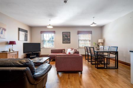 OPEN PLAN LIVING & DINING KITCHEN