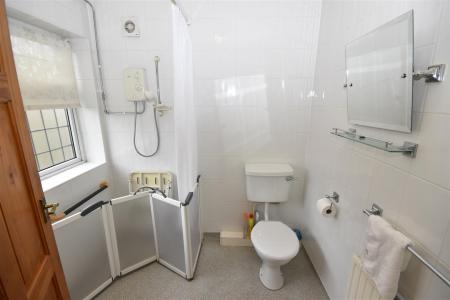 SHOWER ROOM