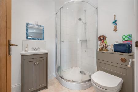 EN SUITE SHOWER ROOM
