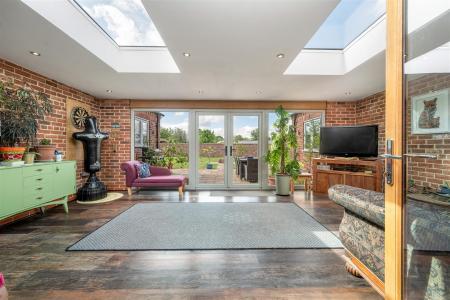 GARDEN ROOM