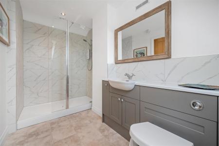 EN SUITE SHOWER ROOM