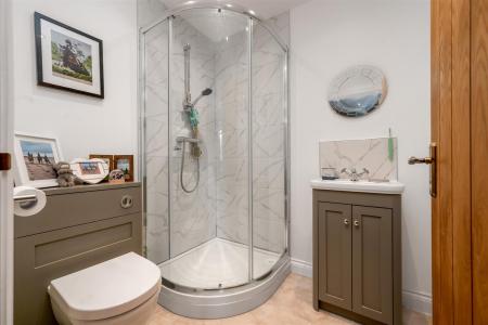 EN SUITE SHOWER ROOM