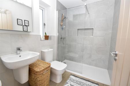 Ensuite Shower.jpg