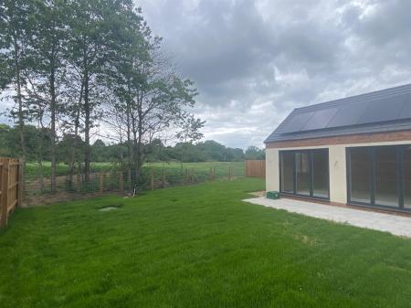 Plot 6 garden.jpg