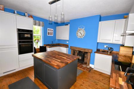 OPEN PLAN DINING KITCHEN