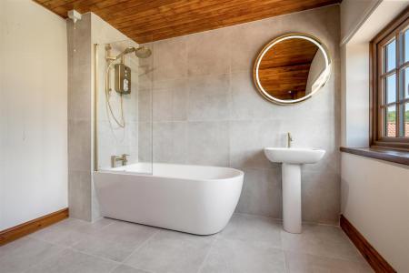 MAIN BATHROOM