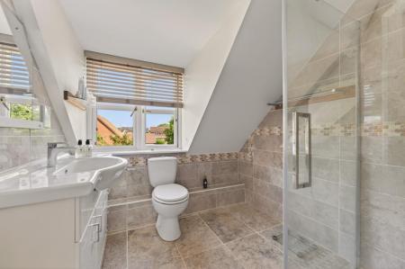 EN-SUITE SHOWER ROOM