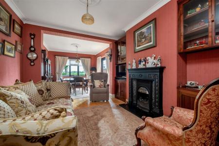 LOUNGE & DINING ROOM