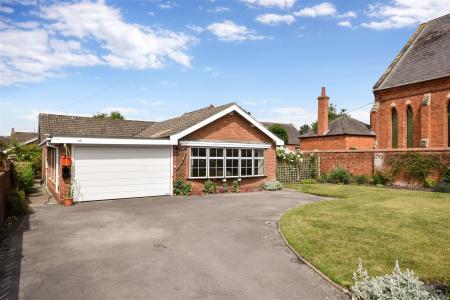 GARAGE/CARPORT