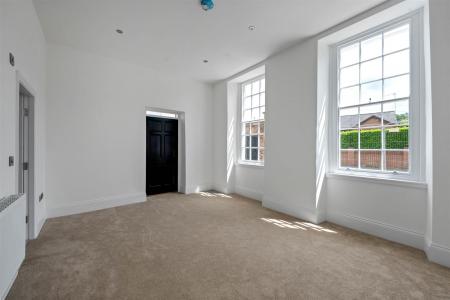 BEDROOM 4/MASTER SUITE
