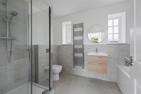 EN SUITE SHOWER ROOM