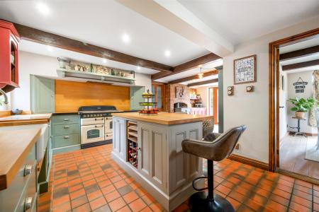 FARMHOUSE KITCHEN