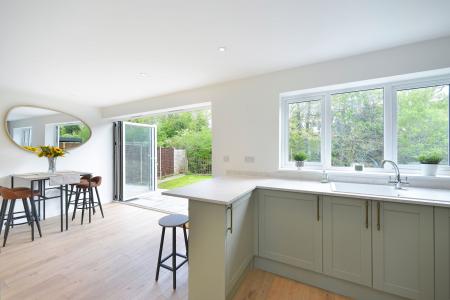 Kitchen Breakfast Bar