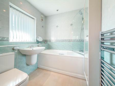 En-Suite Bathroom