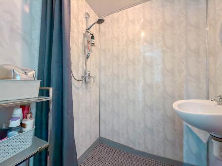 G Floor Shower