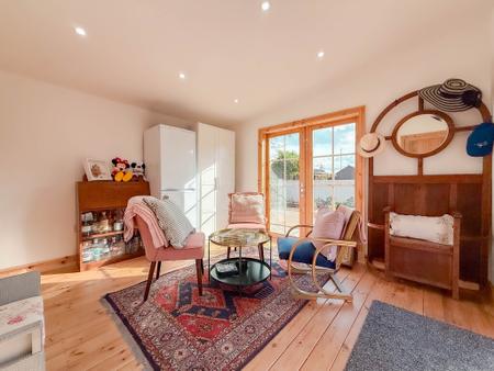 Summer House Room 1