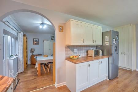 11 Bevedere Close (12).jpg