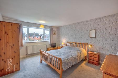 11 Bevedere Close (24).jpg