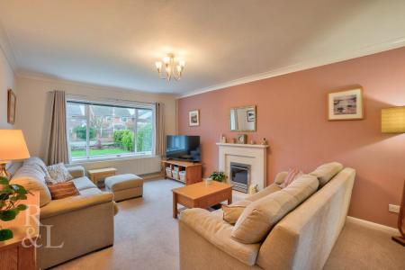 11 Bevedere Close (14).jpg