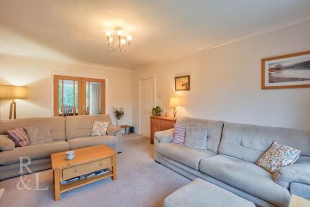 11 Bevedere Close (13).jpg