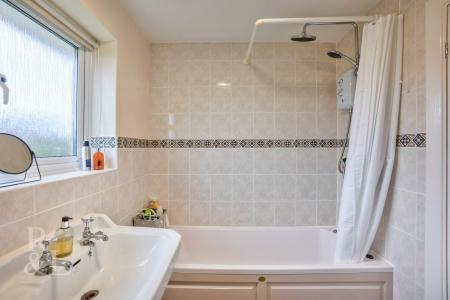 11 Bevedere Close (7).jpg