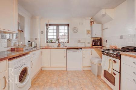 gGnDiUmXTkq7Ljcz22eu4Q copy.jpg