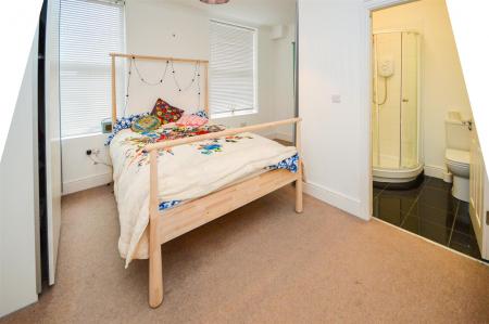 Flat 4 49 Musters Rd bed 1.jpg