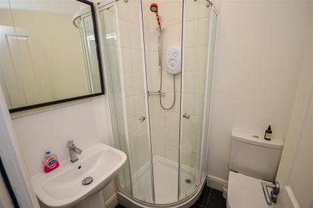 Flat 4 49 Musters Rd ensuite 1.jpg