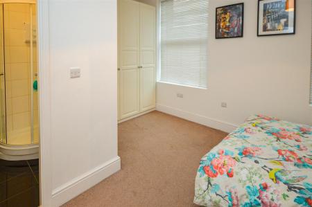 Flat 4 49 Musters Rd bed 2.jpg