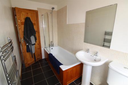 50 Kingswood bathrrom June 21.jpg