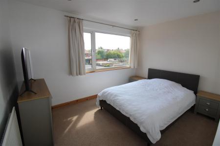 50 Kingswood bed 1 June 21.jpg