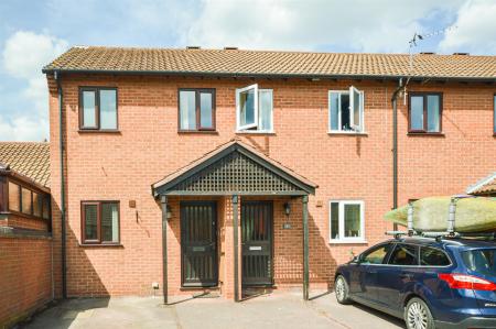 1 Pavillion Close ext.jpg