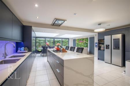 9 Fowler Road (18).jpg