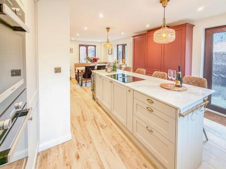 6. Kitchen.jpg
