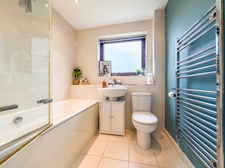 26. Family Bathroom.jpg